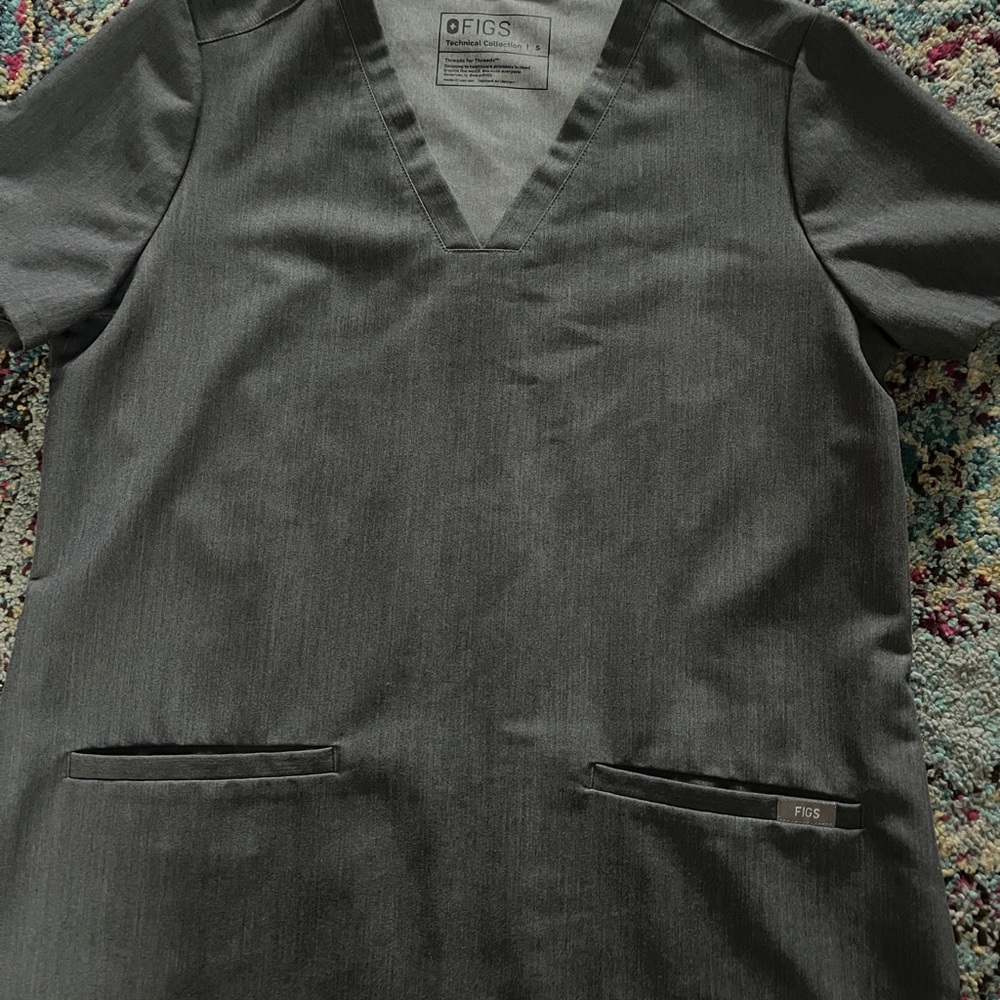 Figs Charcoal V-Neck Scrub Top